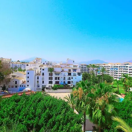 1079 - Frontline Puerto Banus דירה
