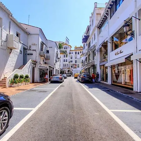 1079 - Frontline Puerto Banus מארבלה