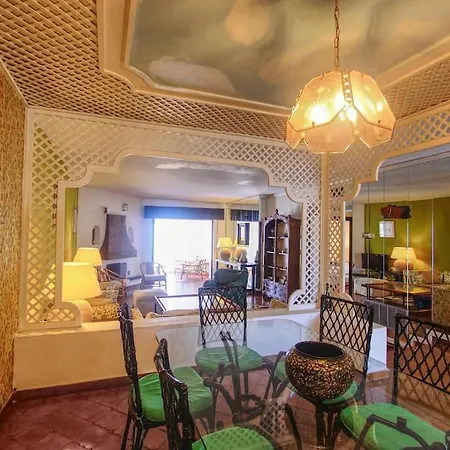 1079 - Frontline Puerto Banus Apartment *